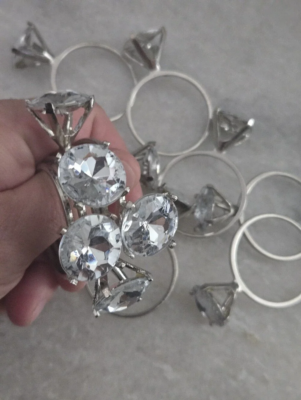 Crystal Gem Napkin Ring – 12 Piece Silver Accent